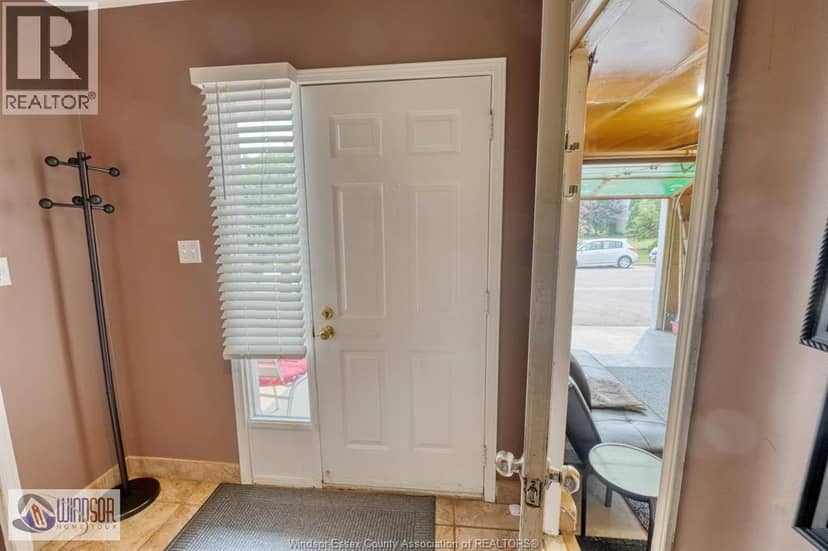 1277 Cardinal Crescent — photo 3 of 38