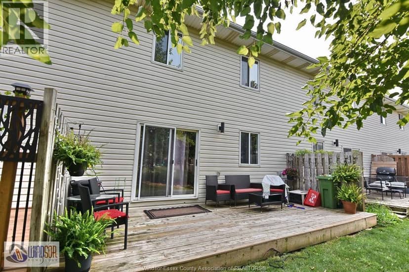 1277 Cardinal Crescent — photo 34 of 38