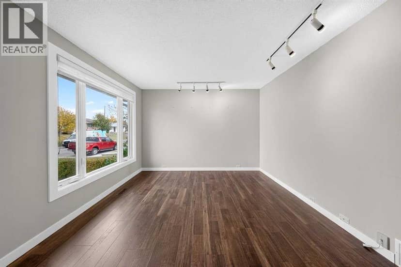 255 Huntridge Way NE, Calgary, photo 5