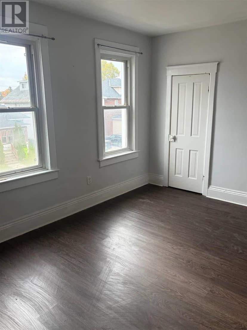 301 Beverley ST — photo 10 of 13