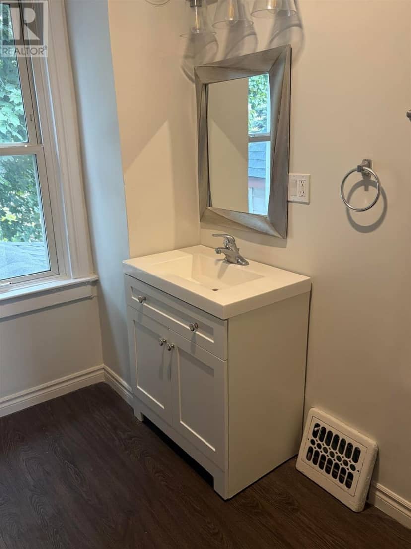 301 Beverley ST — photo 12 of 13