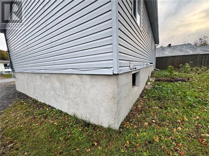27 SPRUCE Street, Temagami, photo 2