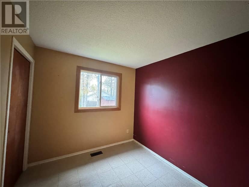 27 SPRUCE Street, Temagami, photo 6