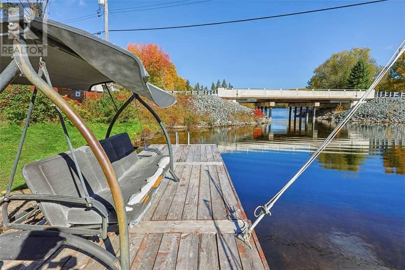 79 Bowlands Bay — photo 37 of 40
