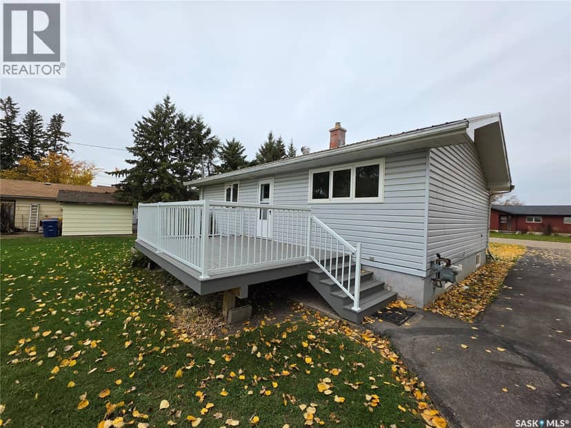 512 2nd AVENUE, Raymore, photo 2