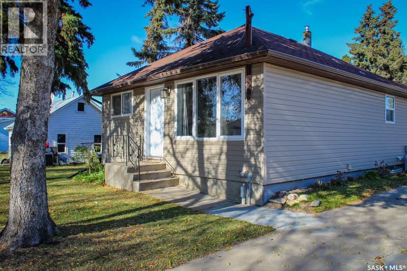 106 Higgins AVENUE W, Melfort, photo 2