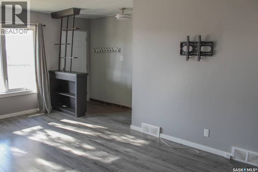 106 Higgins AVENUE W — photo 9 of 31