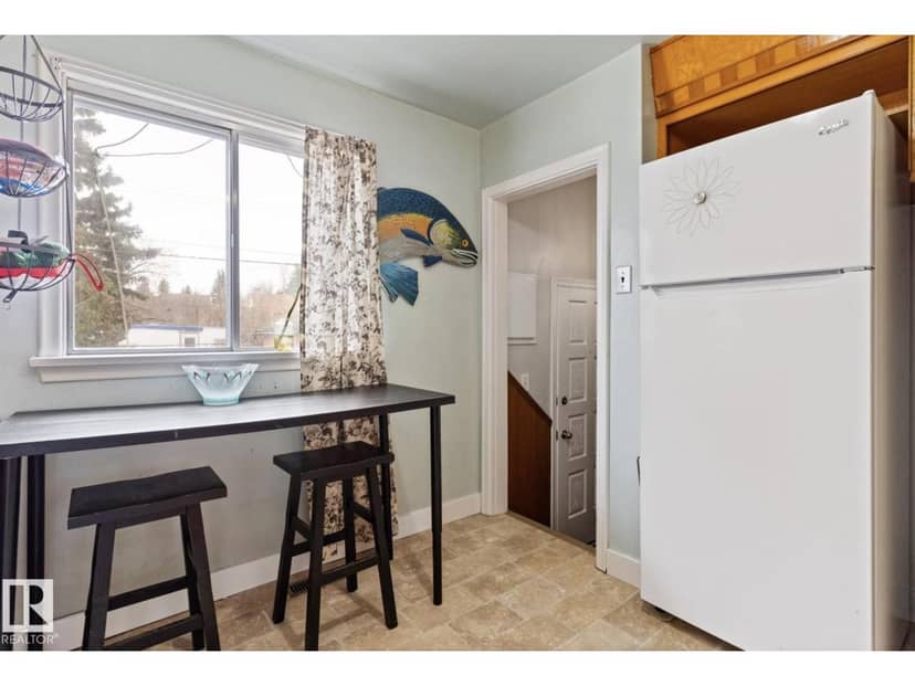 7703 77 AV NW — photo 12 of 31