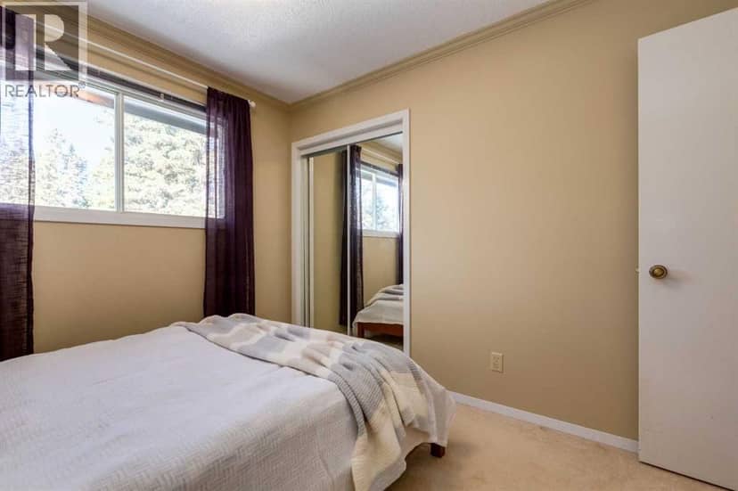 9 Redwood Meadows Close — photo 24 of 40