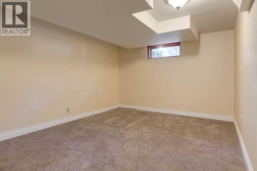 9 Redwood Meadows Close — photo 32 of 40