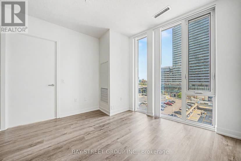 806 - 138 Downes Street — photo 10 of 30