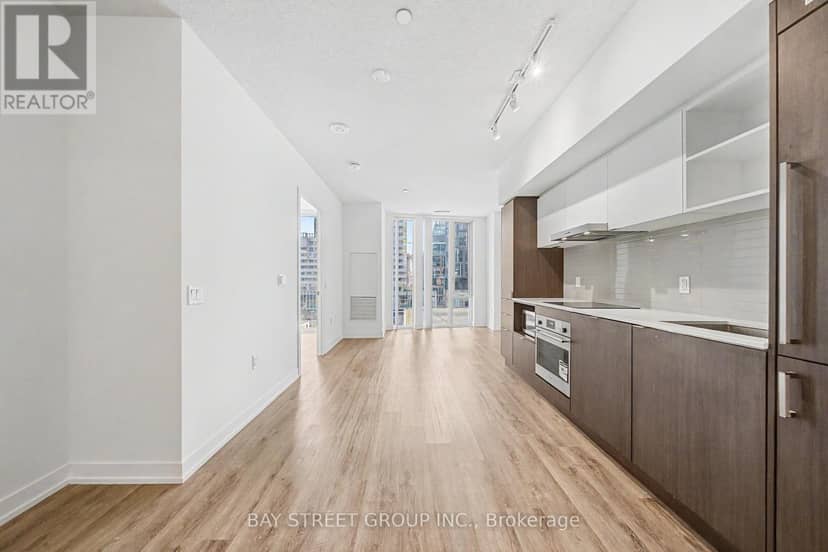 806 - 138 Downes Street — photo 4 of 30
