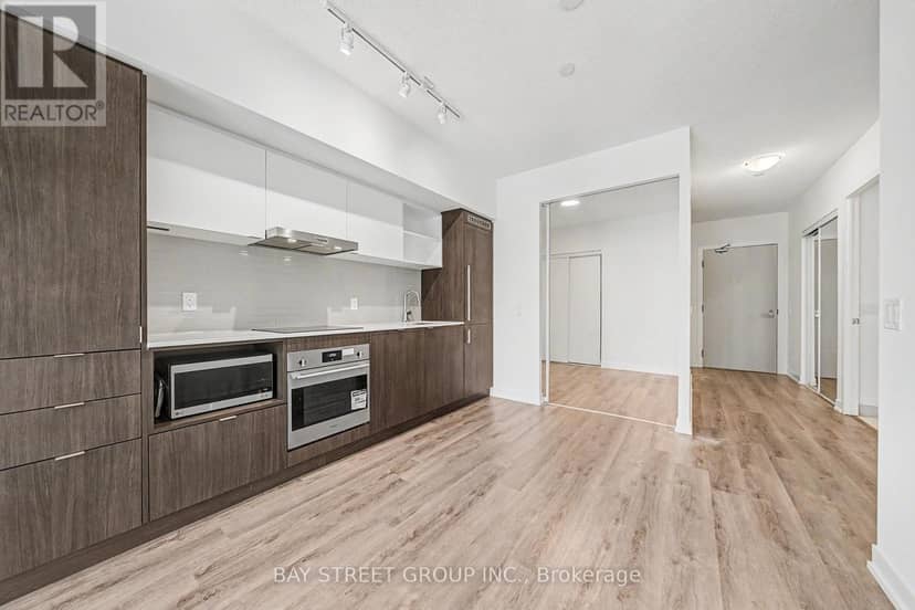 806 - 138 Downes Street — photo 5 of 30