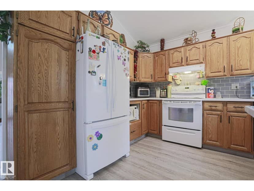 4424 124 AV NW — photo 17 of 40