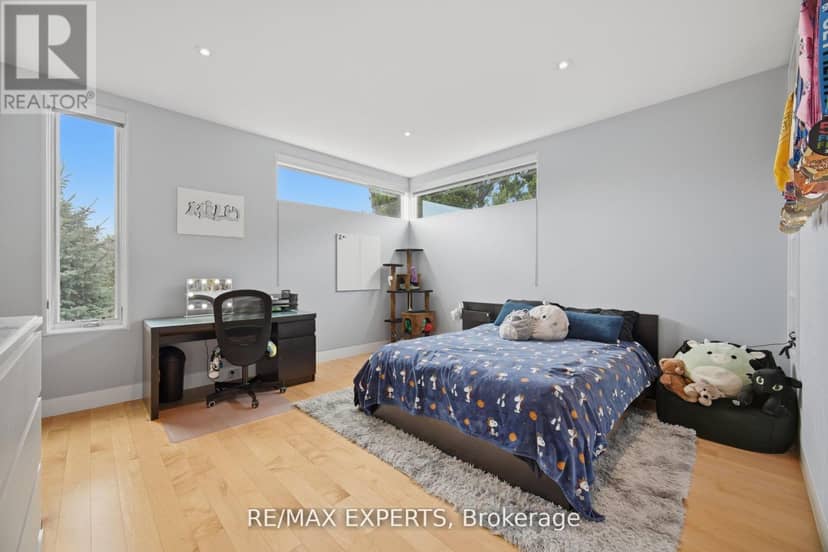 1527 Glenhill Crescent — photo 34 of 40
