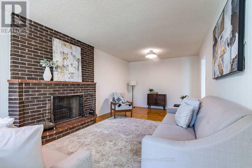213 The Kingsway — photo 15 of 36