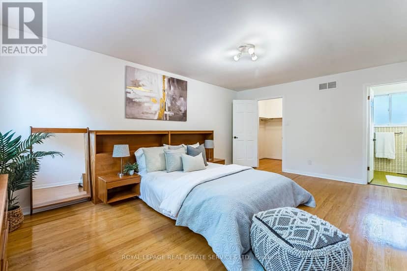 213 The Kingsway — photo 19 of 36
