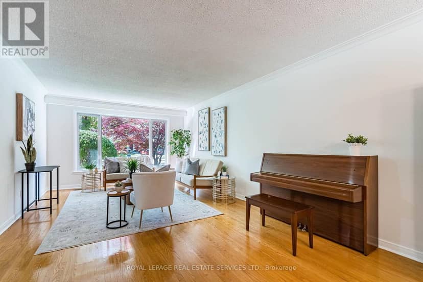 213 The Kingsway, Toronto, photo 2