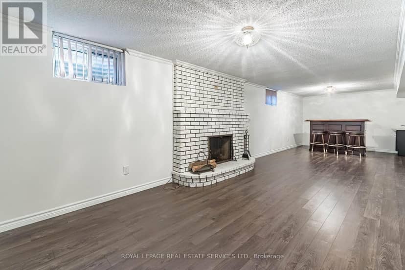 213 The Kingsway — photo 26 of 36