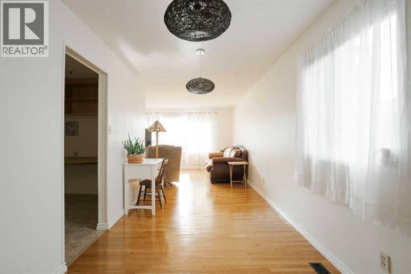 307 Cochrane Crescent — photo 14 of 40