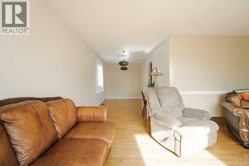 307 Cochrane Crescent — photo 12 of 40