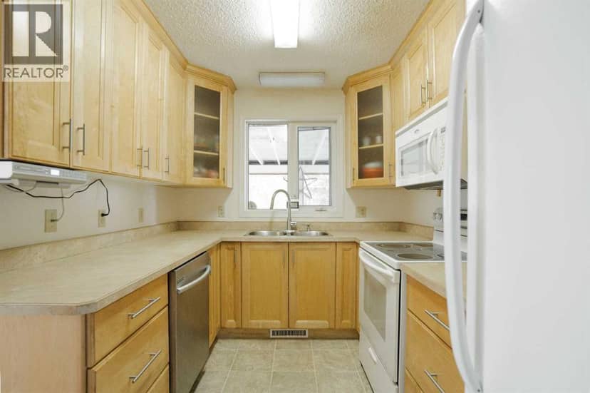 307 Cochrane Crescent — photo 16 of 40