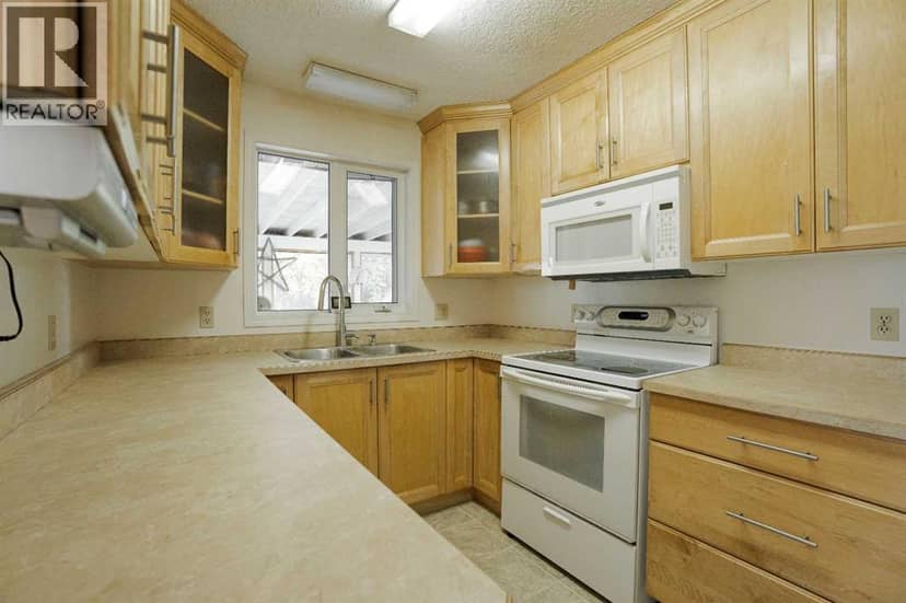 307 Cochrane Crescent — photo 15 of 40