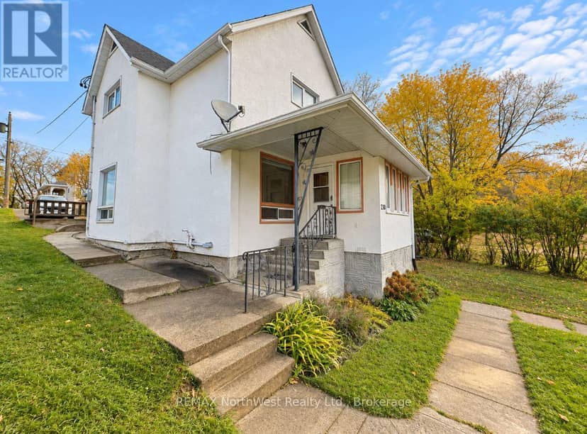 230 Fourth Street N, Kenora, photo 2
