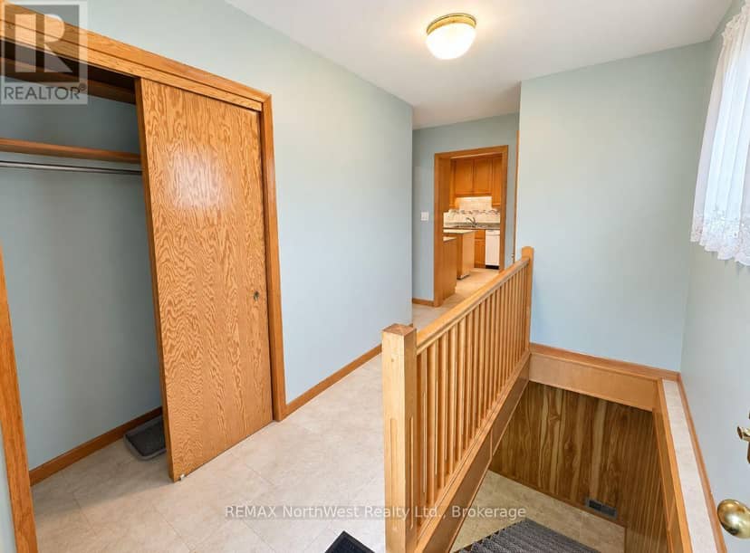 230 Fourth Street N, Kenora, photo 3