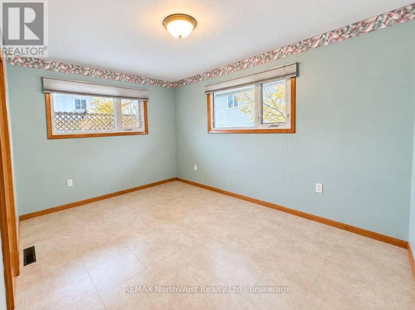 230 Fourth Street N, Kenora, photo 5