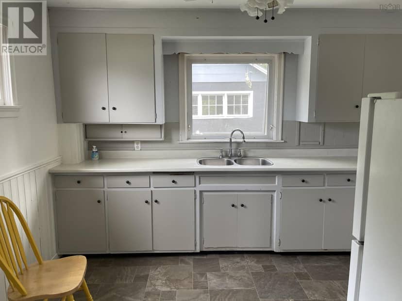 63 Sutherland Street — photo 10 of 37
