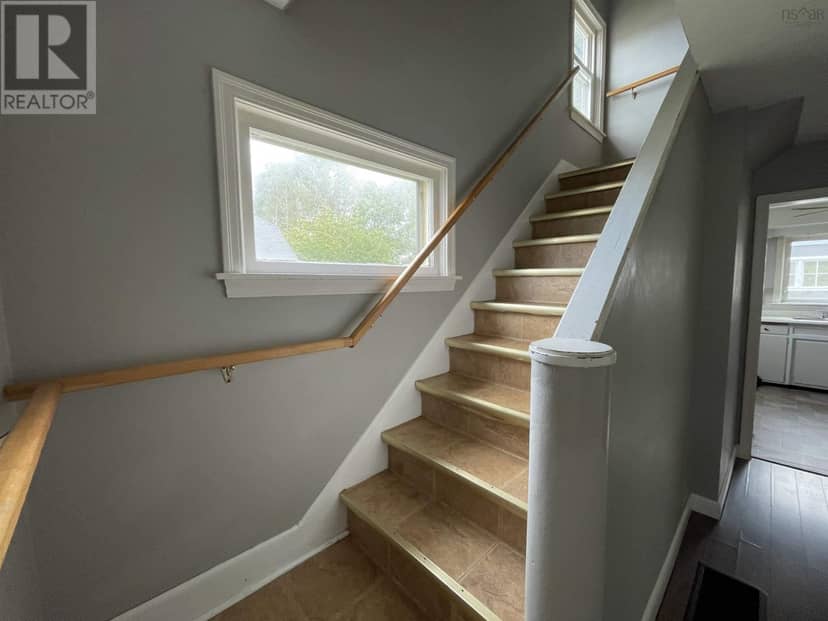 63 Sutherland Street — photo 24 of 37