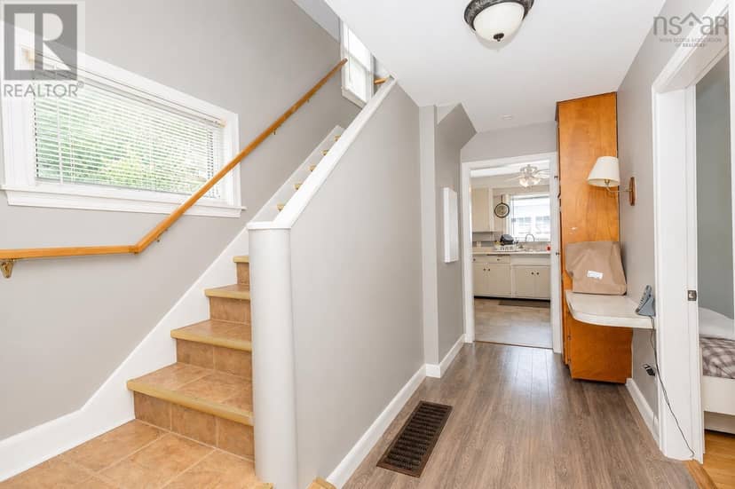 63 Sutherland Street — photo 14 of 37