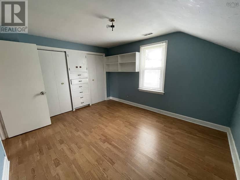 63 Sutherland Street — photo 21 of 37