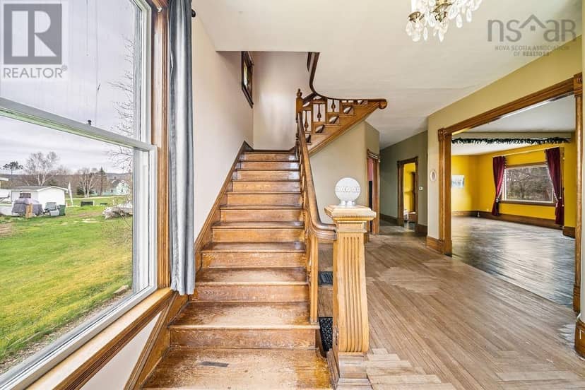 472 Main Street — photo 10 of 38