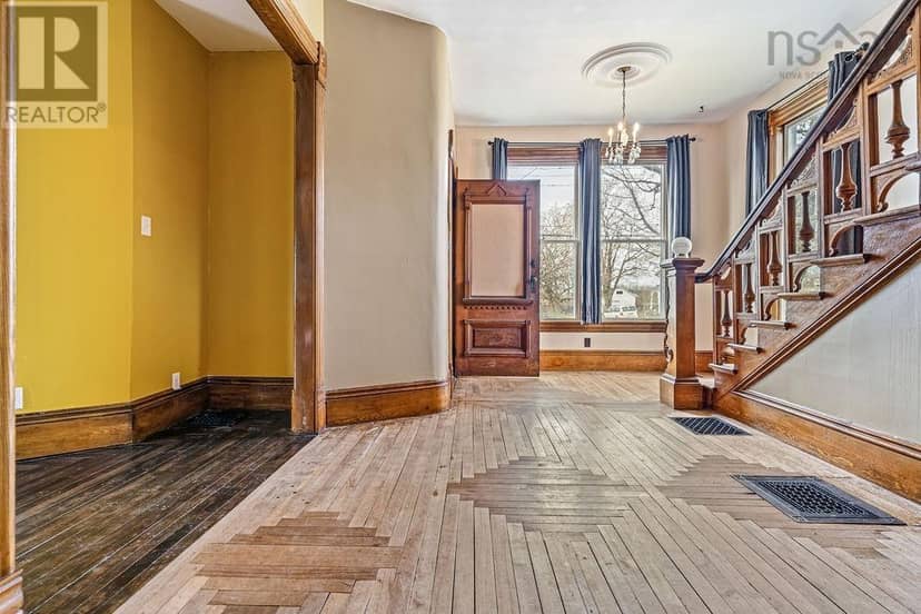 472 Main Street — photo 11 of 38
