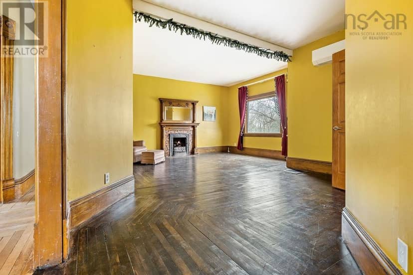 472 Main Street — photo 23 of 38