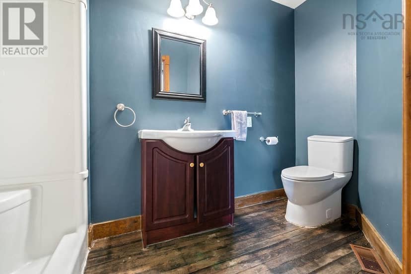 472 Main Street — photo 21 of 38