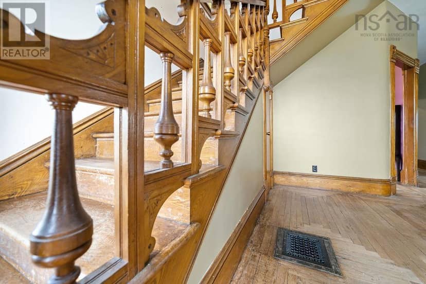 472 Main Street — photo 9 of 38