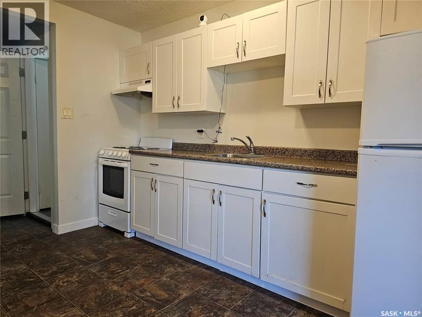 8992 Panton AVENUE — photo 12 of 24