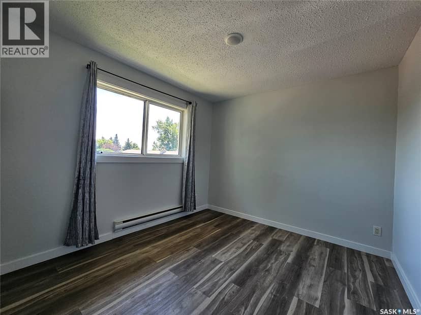 8992 Panton AVENUE — photo 6 of 24