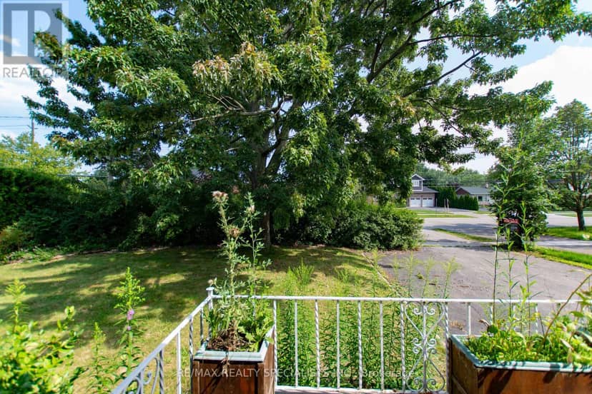 1319 Rebecca Street, Oakville, photo 3