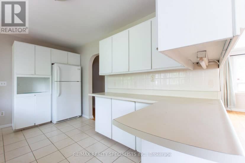 1319 Rebecca Street, Oakville, photo 8