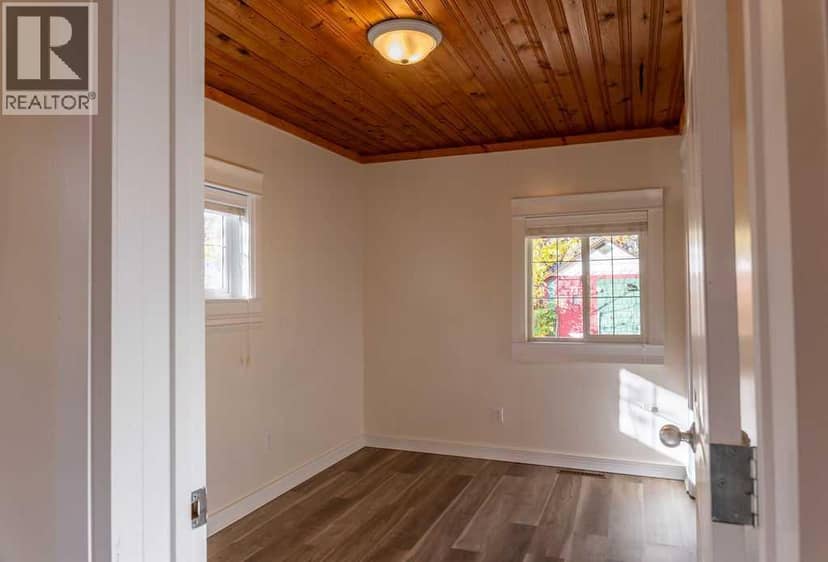 10714 92 Street — photo 33 of 40