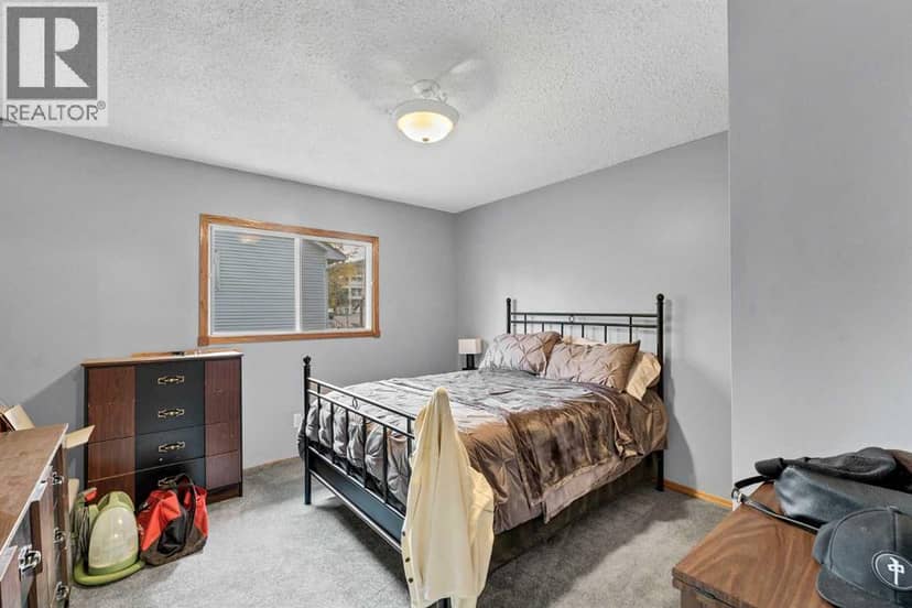 2685 15 Avenue SE — photo 14 of 34