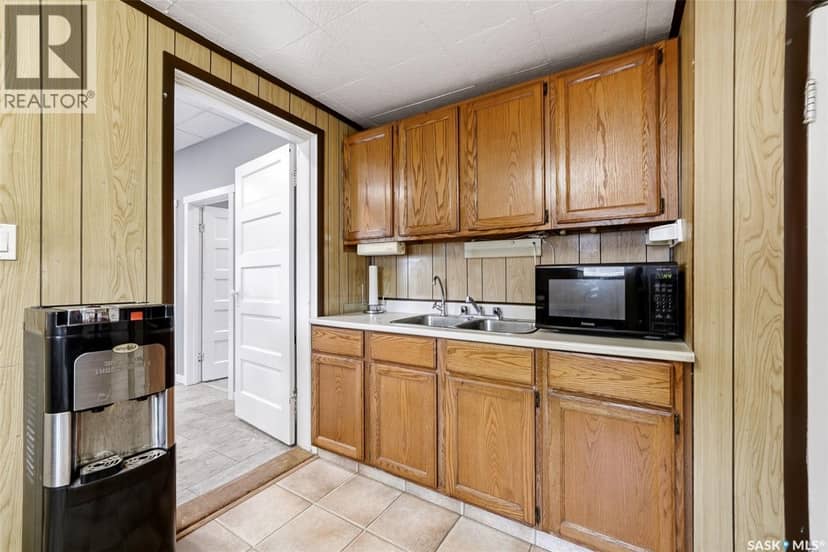 210 Byron STREET — photo 10 of 26