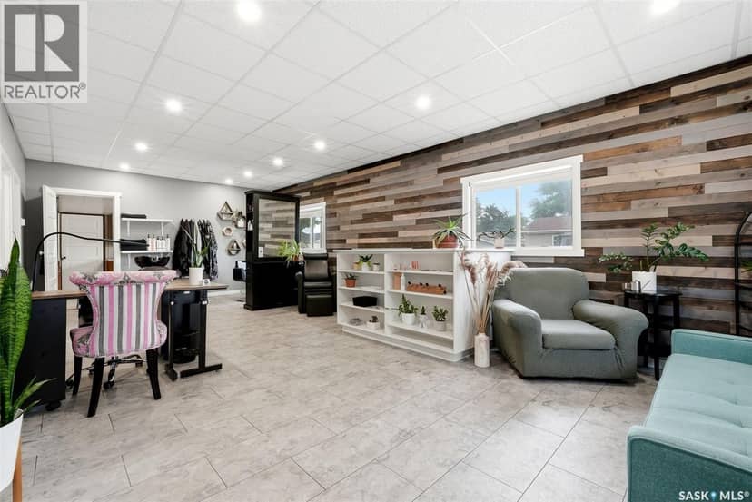 210 Byron STREET, Southey, photo 3