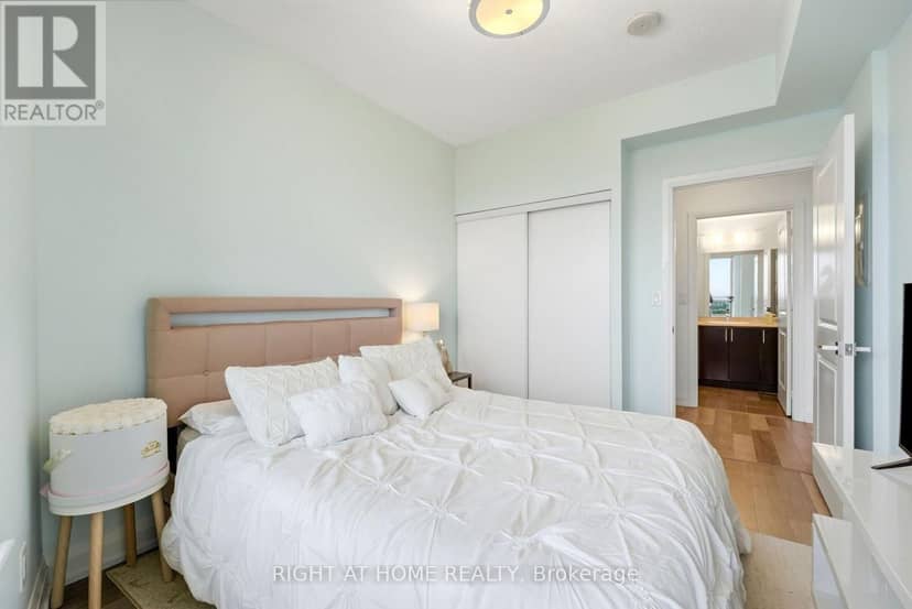 1702 - 7171 Yonge Street — photo 16 of 36