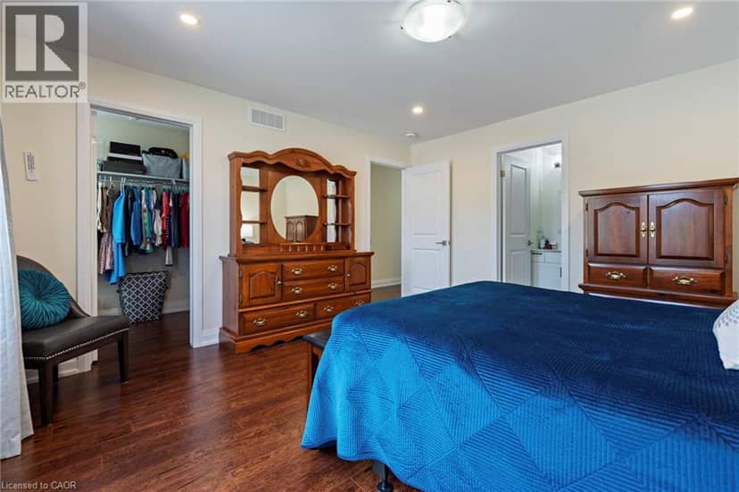 26 AMBER Street — photo 16 of 31