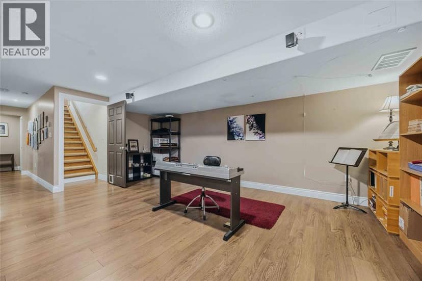 4303 Garden CRESCENT — photo 22 of 40